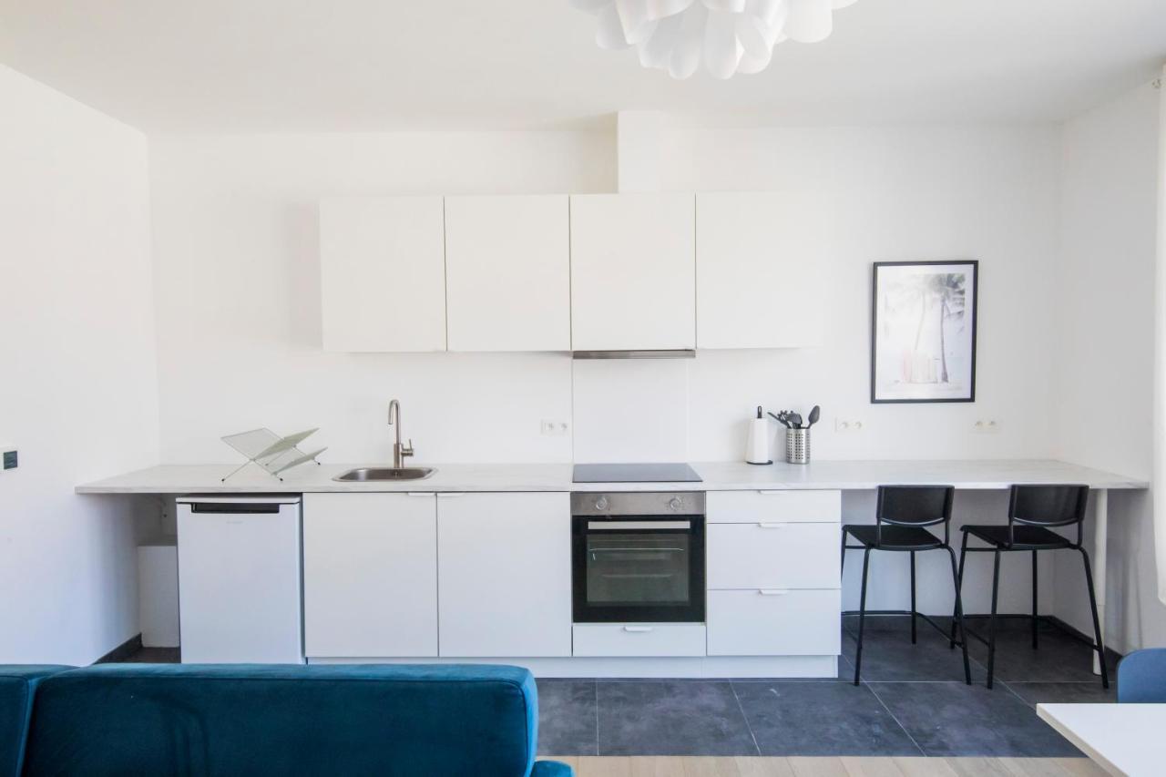 Travelease - Midi Bed & Breakfast Anderlecht Bagian luar foto