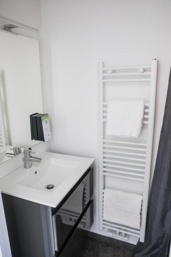 Travelease - Midi Bed & Breakfast Anderlecht Bagian luar foto