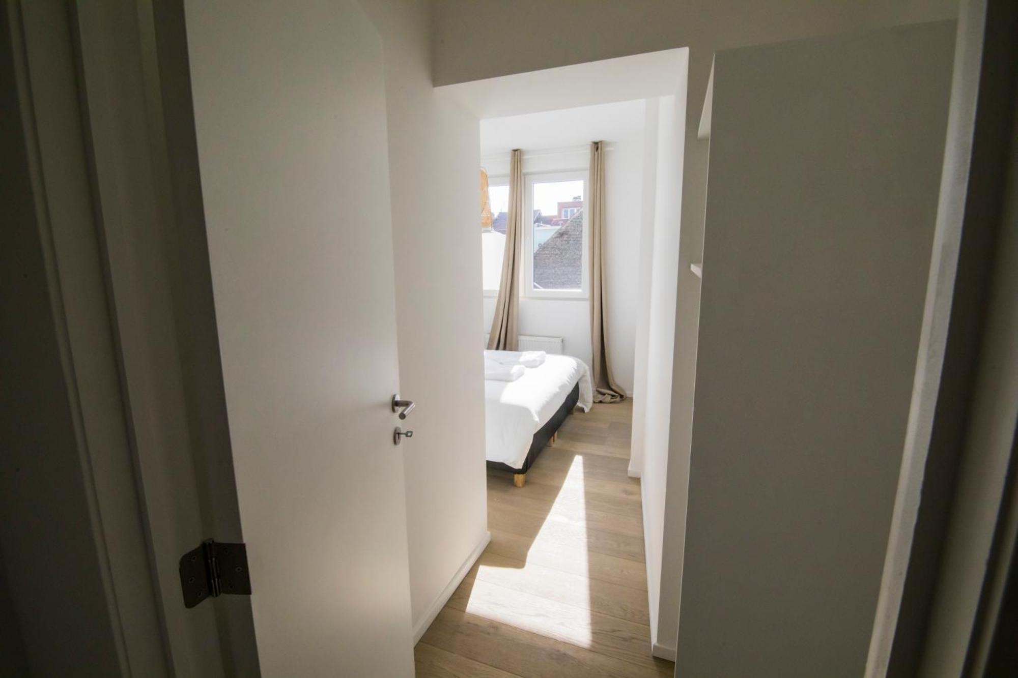 Travelease - Midi Bed & Breakfast Anderlecht Bagian luar foto