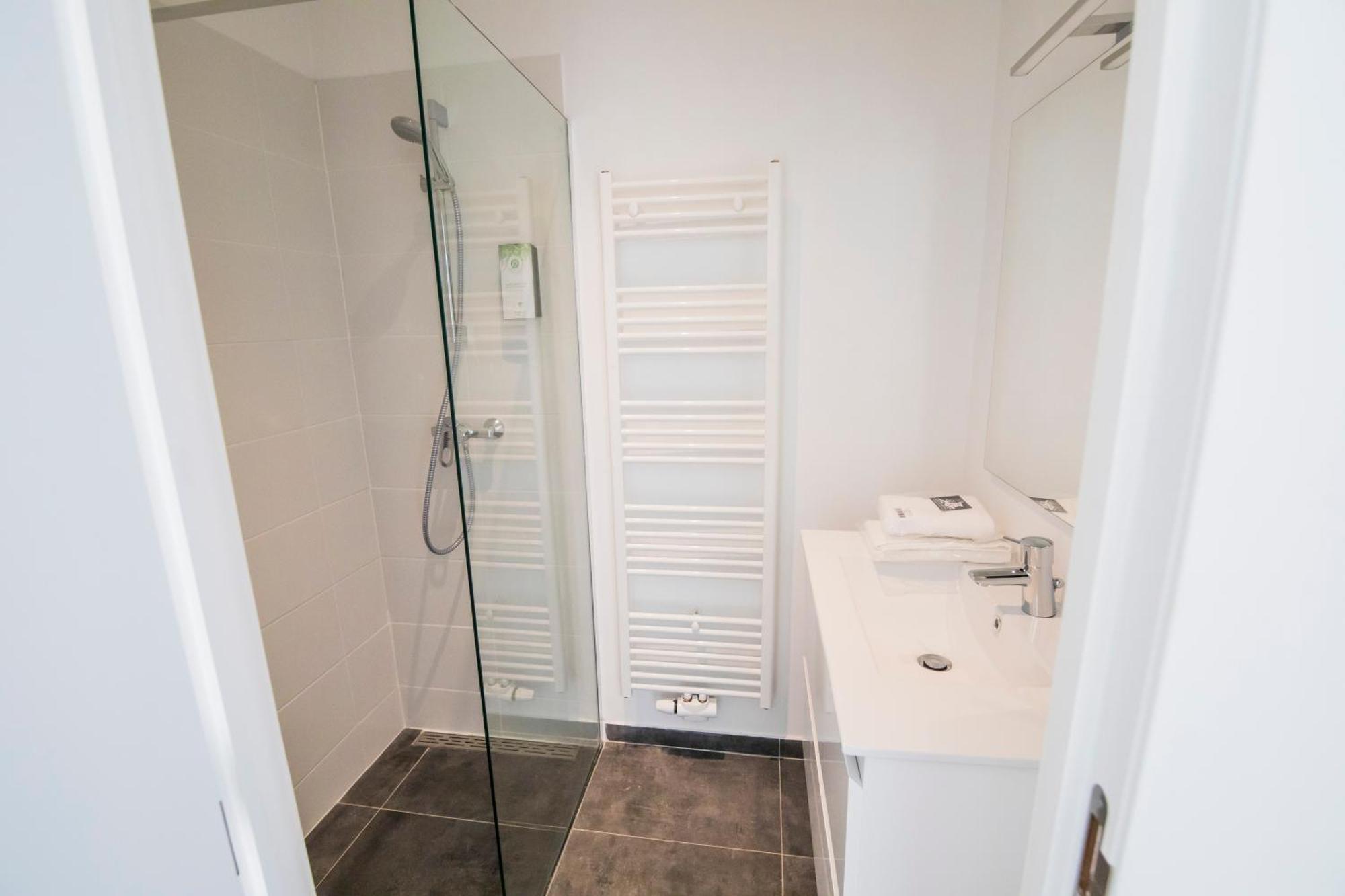 Travelease - Midi Bed & Breakfast Anderlecht Bagian luar foto