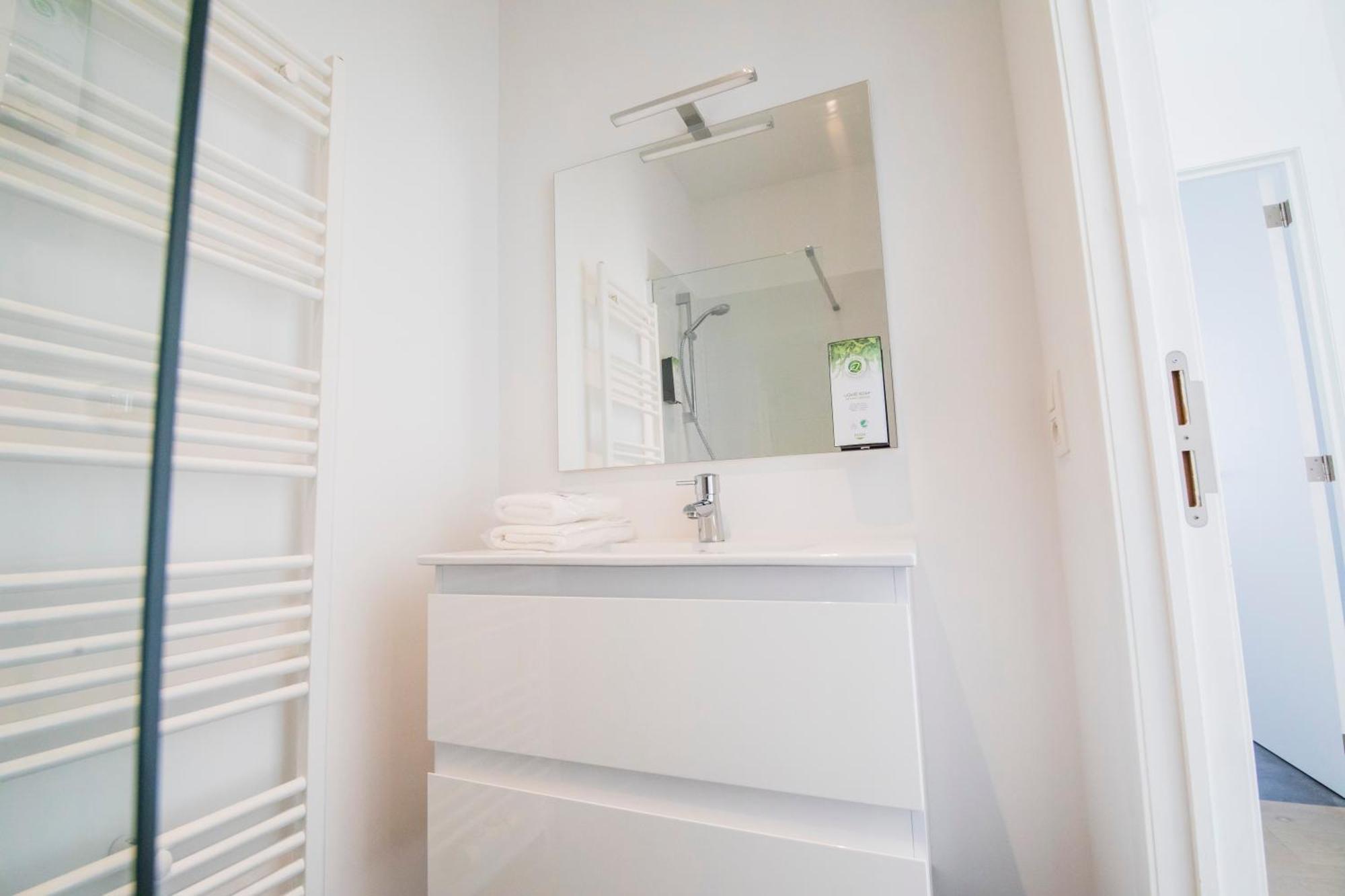 Travelease - Midi Bed & Breakfast Anderlecht Bagian luar foto
