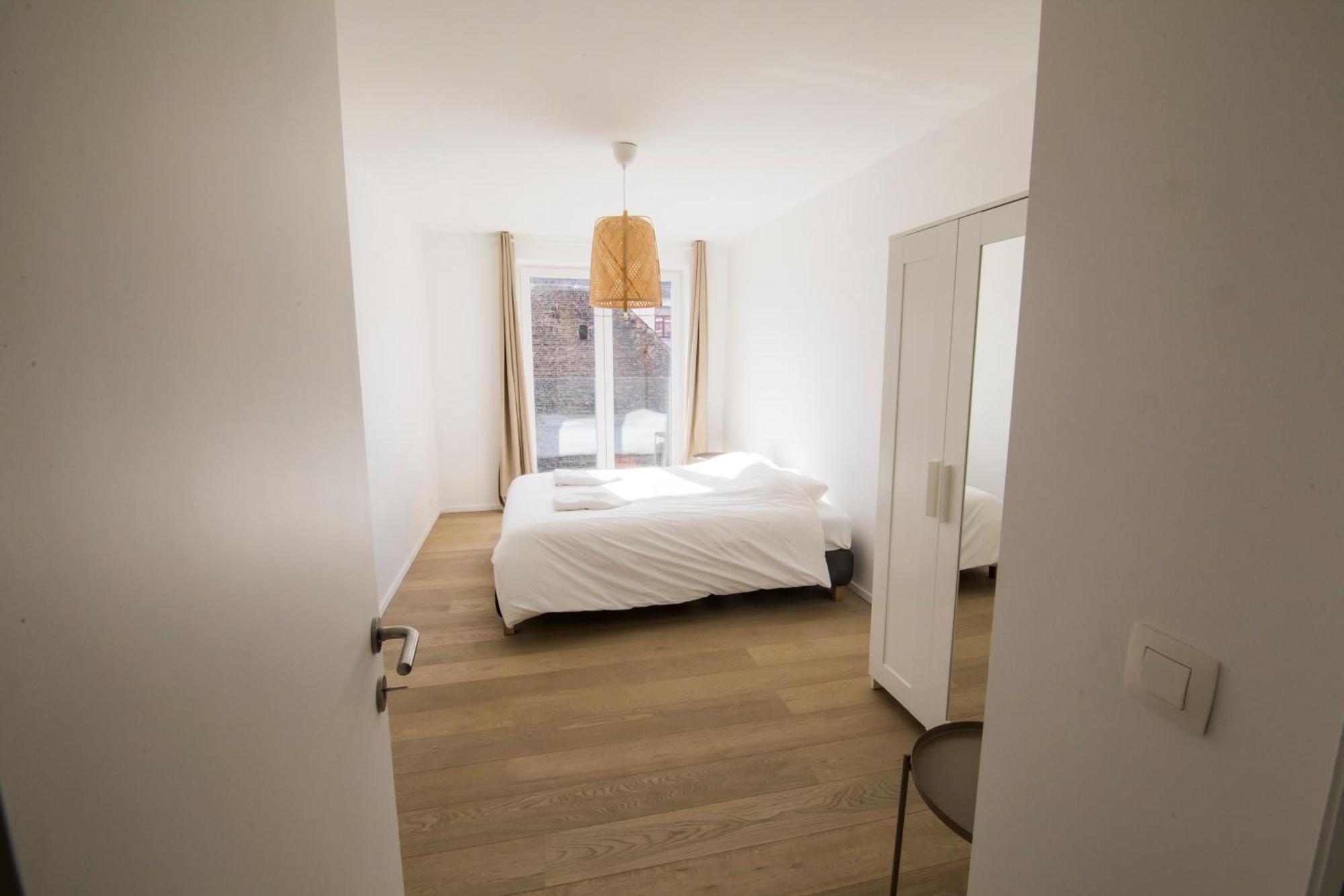 Travelease - Midi Bed & Breakfast Anderlecht Bagian luar foto