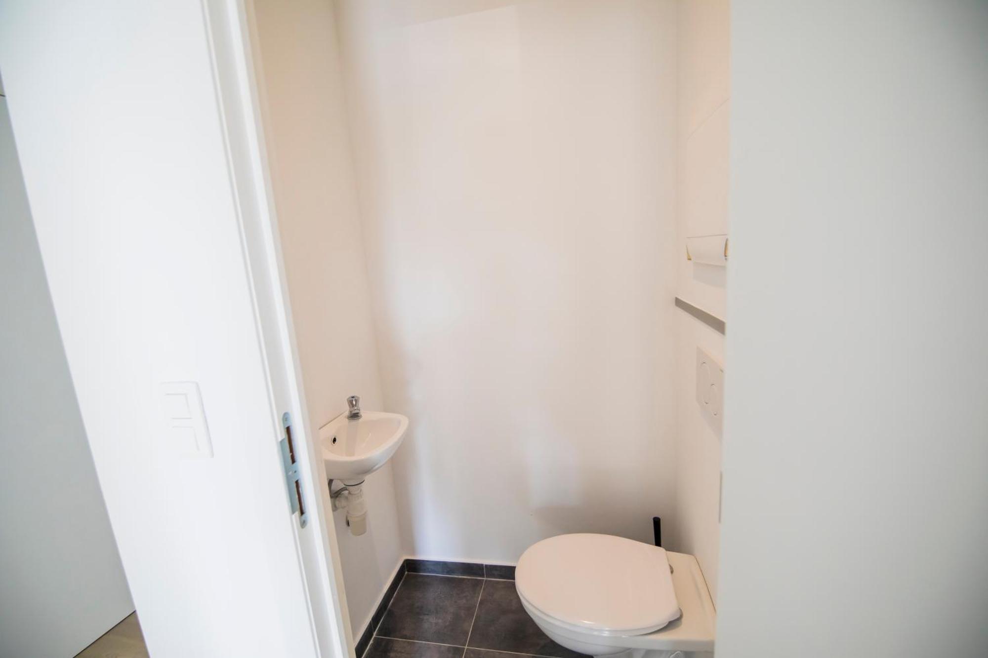 Travelease - Midi Bed & Breakfast Anderlecht Bagian luar foto