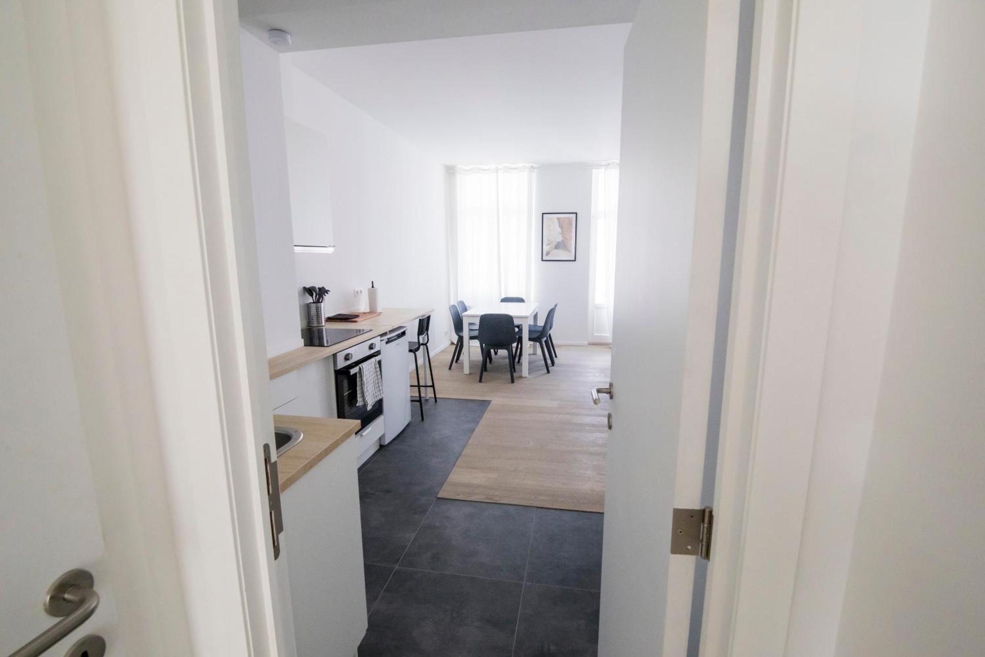 Travelease - Midi Bed & Breakfast Anderlecht Bagian luar foto
