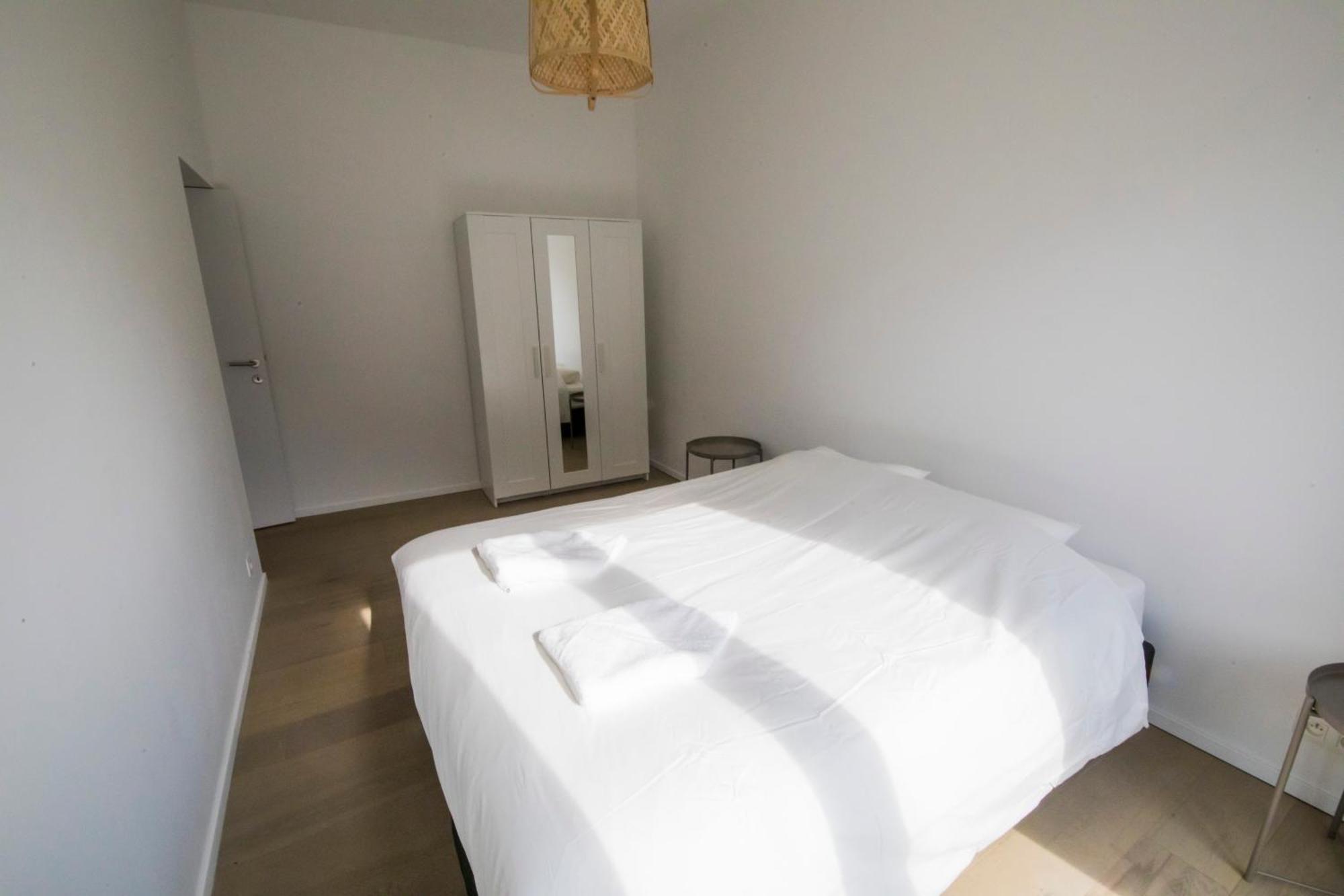Travelease - Midi Bed & Breakfast Anderlecht Bagian luar foto