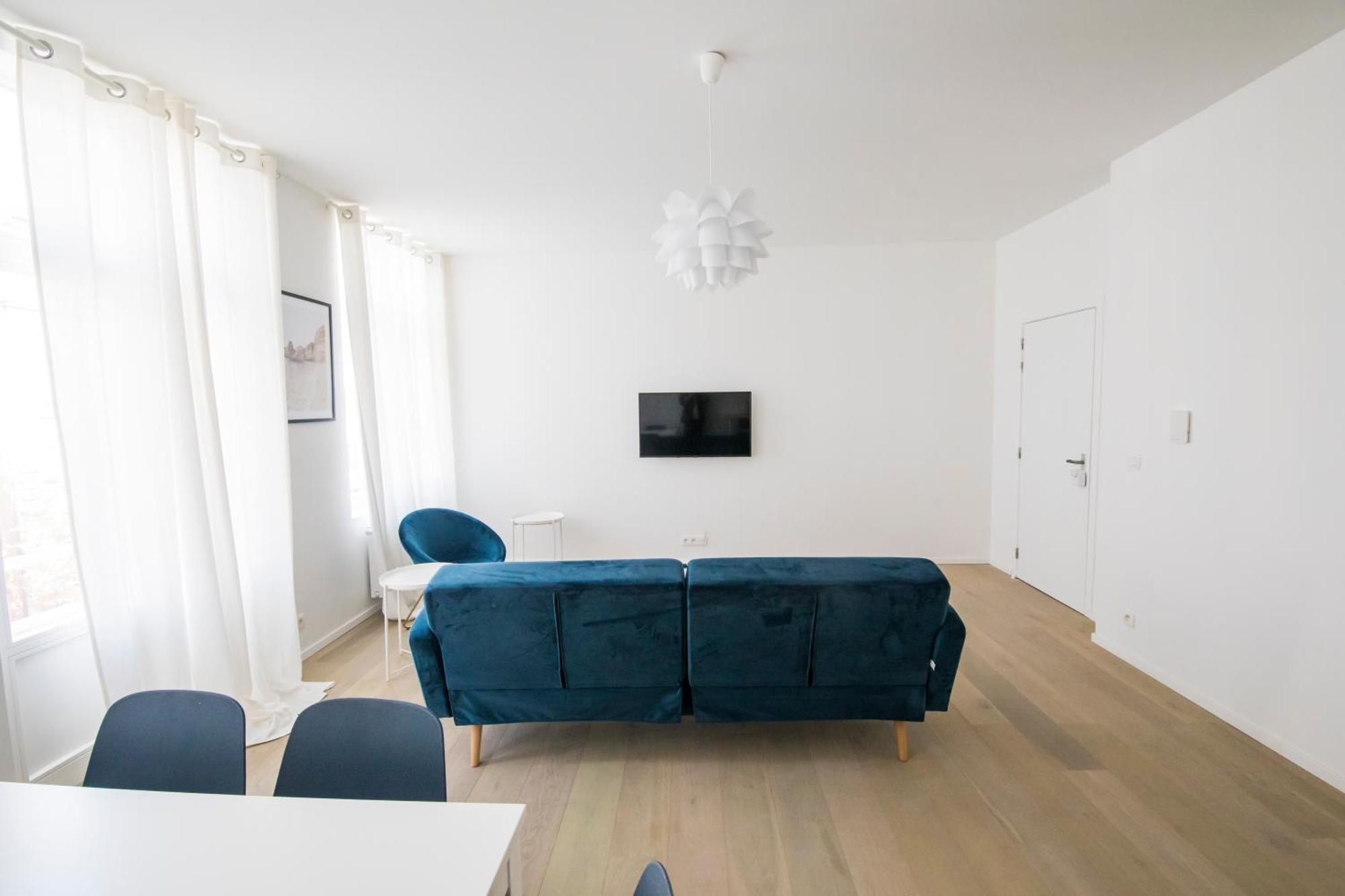 Travelease - Midi Bed & Breakfast Anderlecht Bagian luar foto