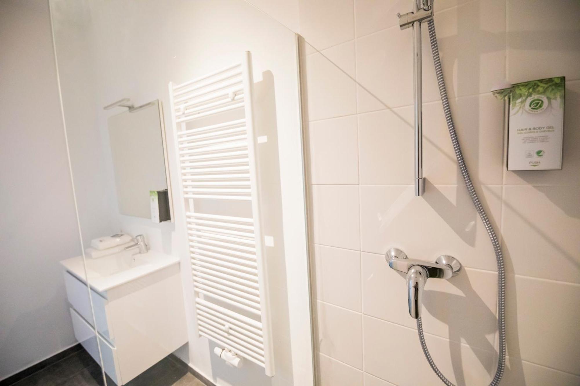 Travelease - Midi Bed & Breakfast Anderlecht Bagian luar foto