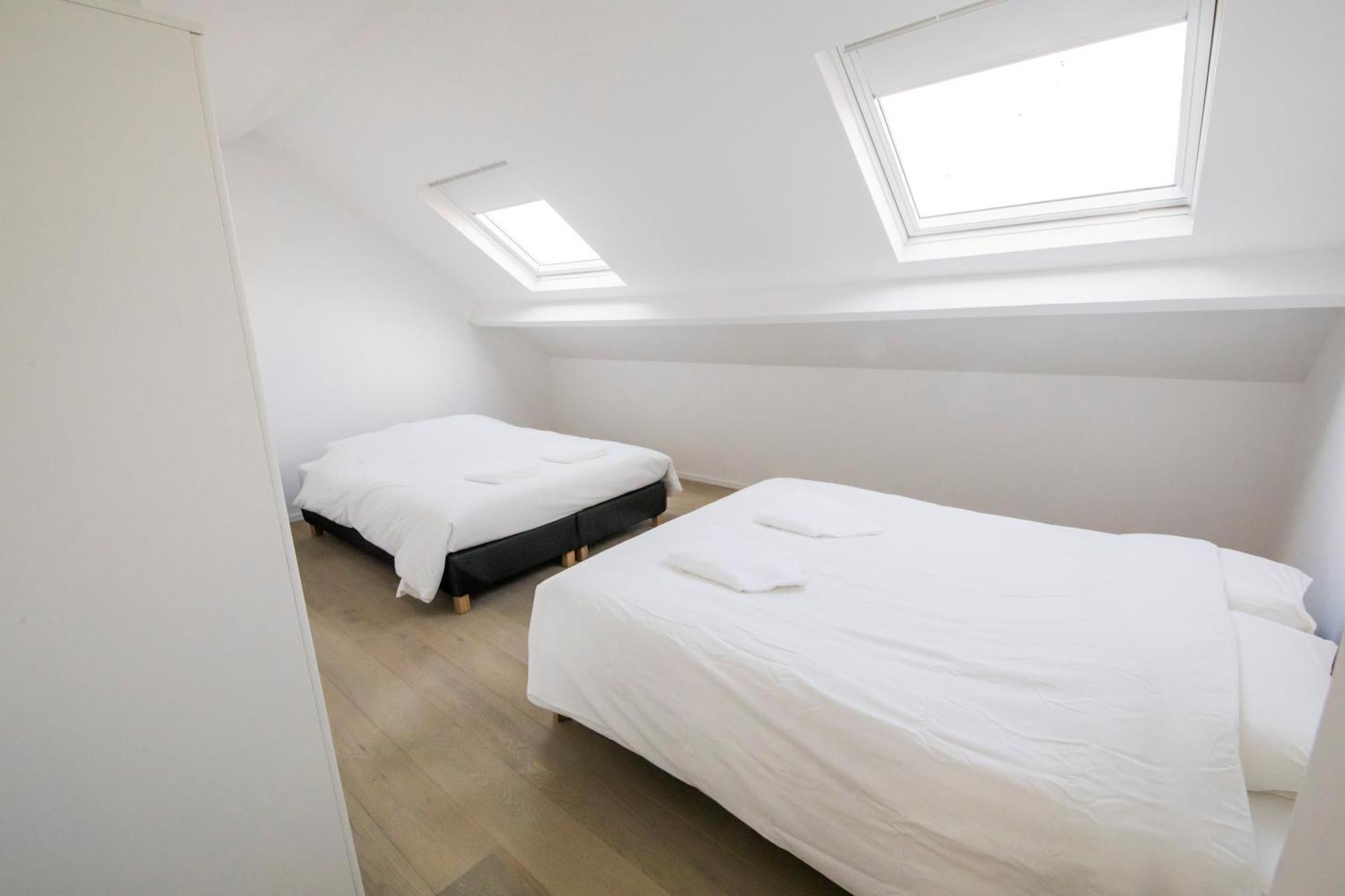 Travelease - Midi Bed & Breakfast Anderlecht Bagian luar foto