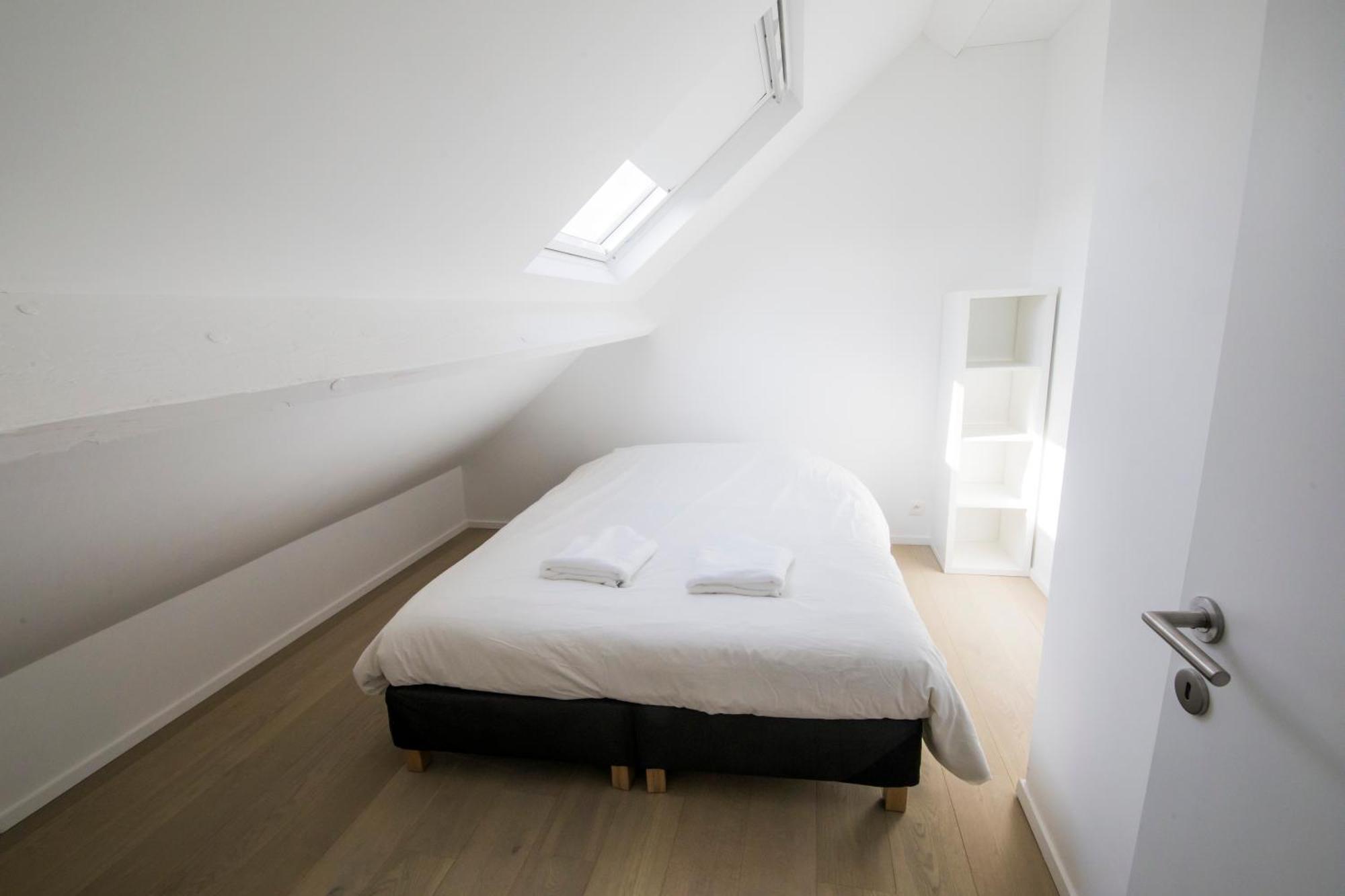 Travelease - Midi Bed & Breakfast Anderlecht Bagian luar foto