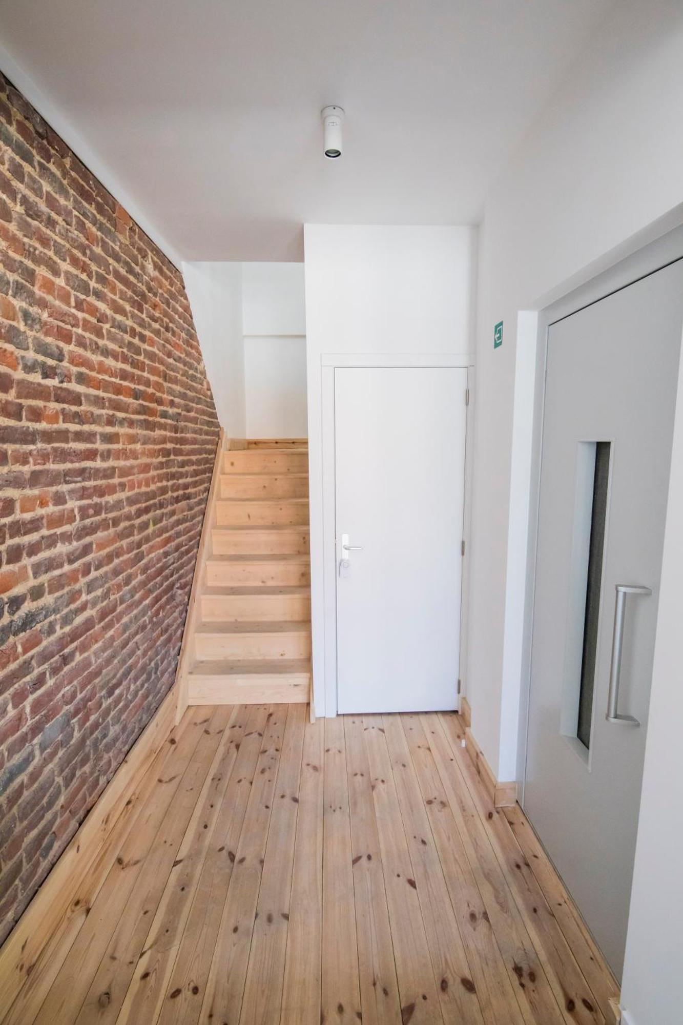 Travelease - Midi Bed & Breakfast Anderlecht Bagian luar foto